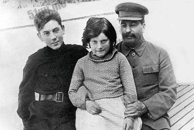 斯大林唯一的女儿，逃离苏联加入美国国籍，临死前她这样评价父亲
