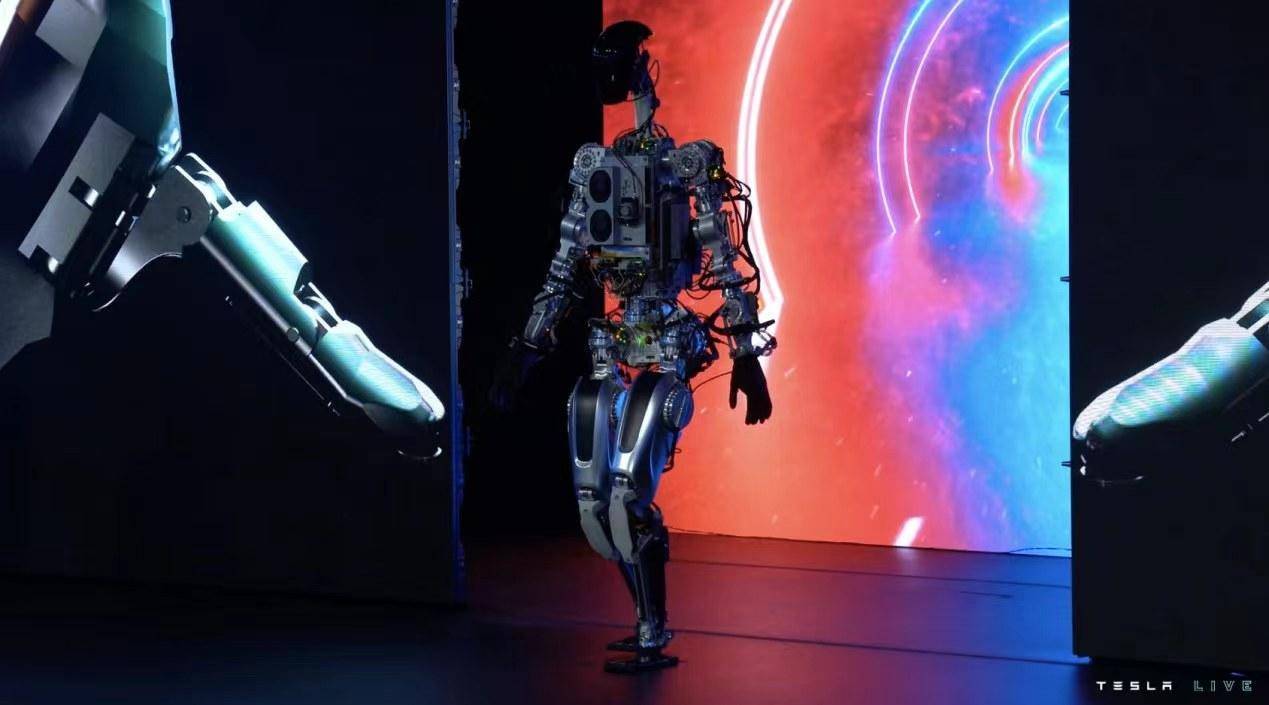特斯拉机器人全球首秀 最快3年内量产