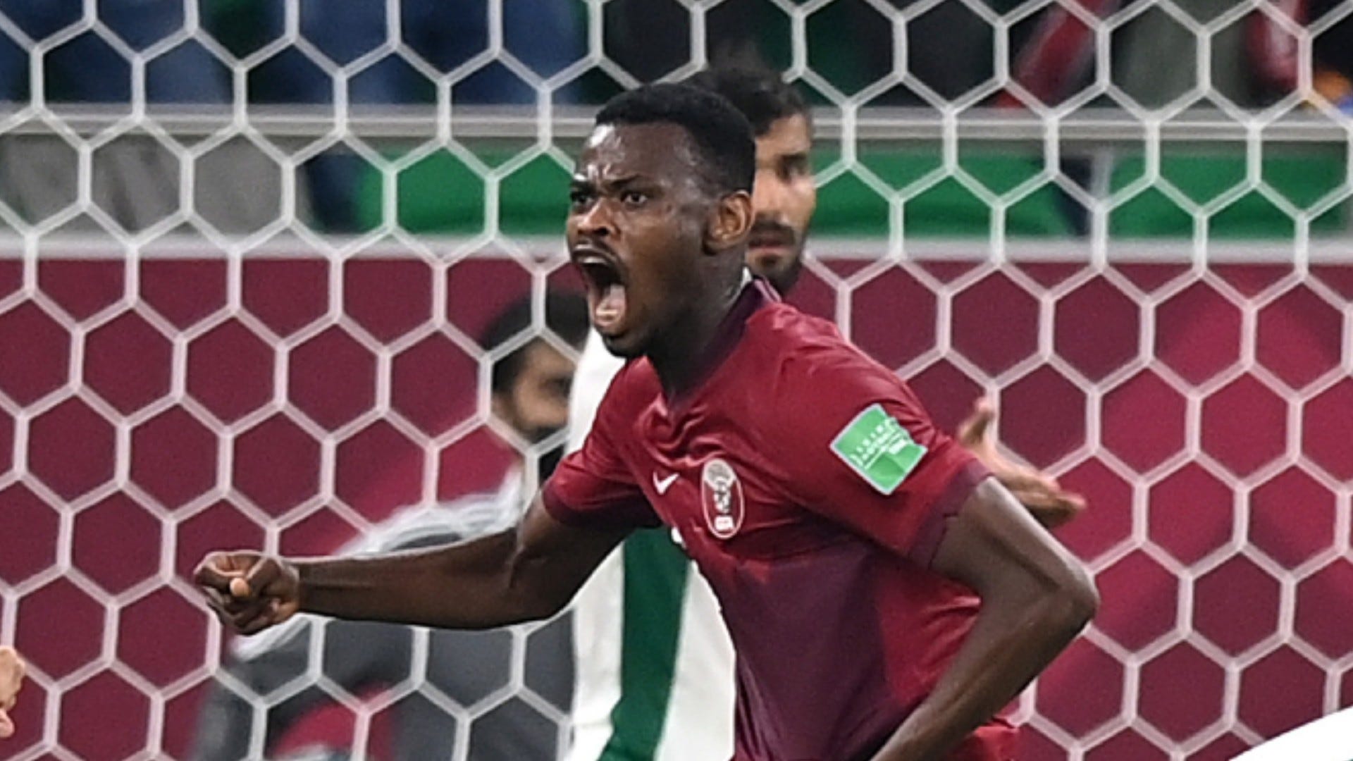 卡塔尔队因伤病困扰、换上新阵容：世界杯唯一进球队员伤退！
