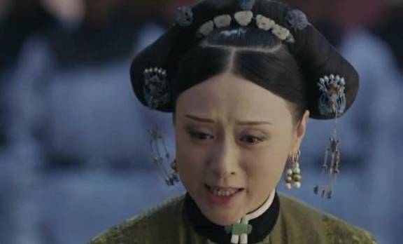 她是雍正最长寿的妃子，活到96岁，为雍正生下一个特别荒唐的皇子