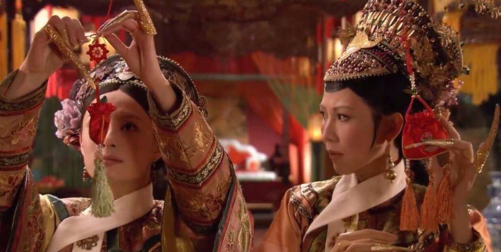清朝的妃子们除了侍奉皇帝，还需要做事情，有些需要贡献金钱