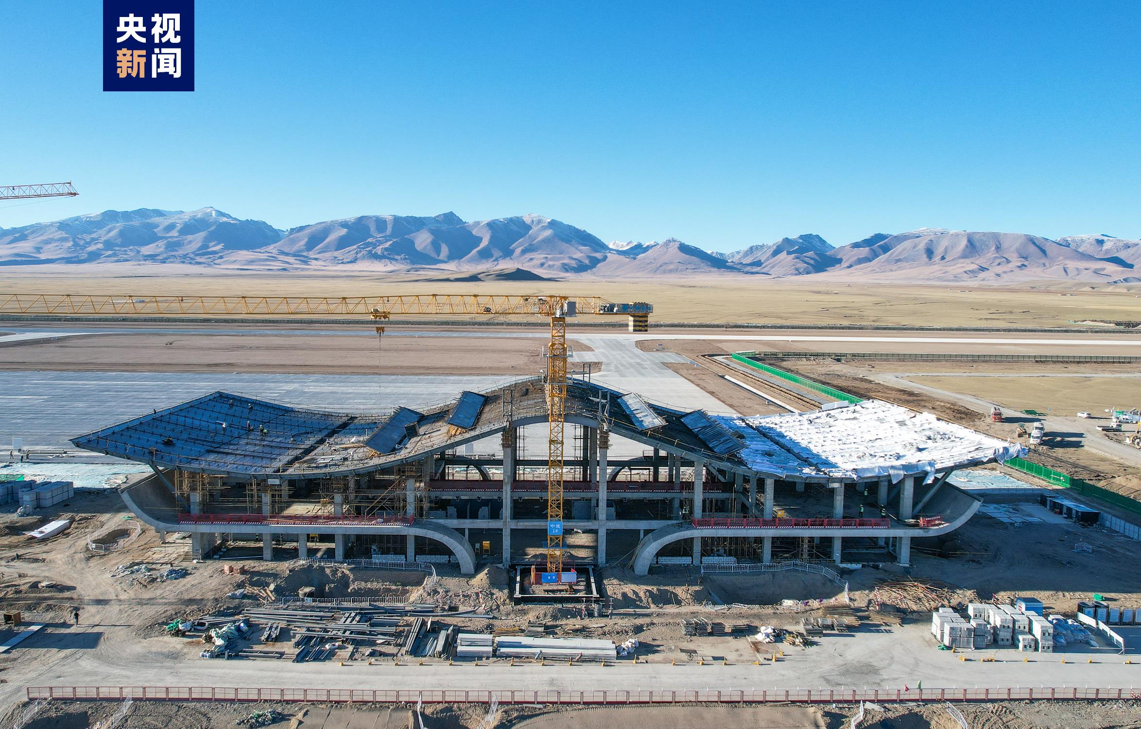 新疆巴音布鲁克机场项目航站楼主体结构全面封顶