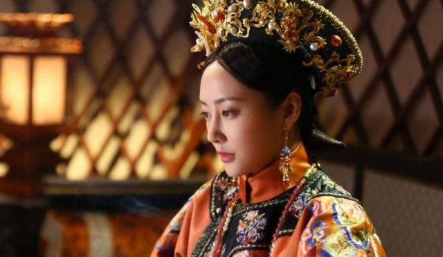 她是清朝最大龄入宫的妃子，30岁嫁乾隆，荣宠15年，却一生不育