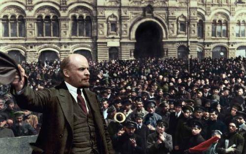 俄罗斯前部长要求安葬列宁遗体，普京果断拒绝，称遗体是精神象征