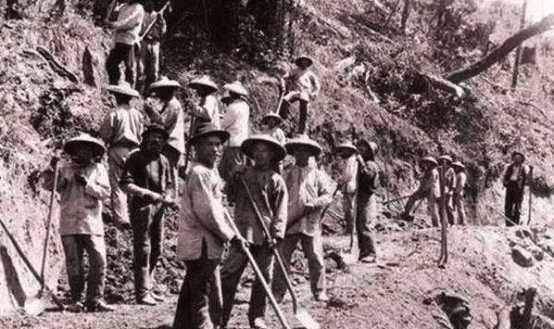 美洲小国以为清政府软弱，杀数百名华工，结果被清军打到哭