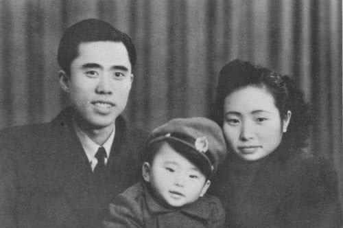 革命烈士江姐的儿子，如今定居美国，记者问：回国吗？他怎么说的