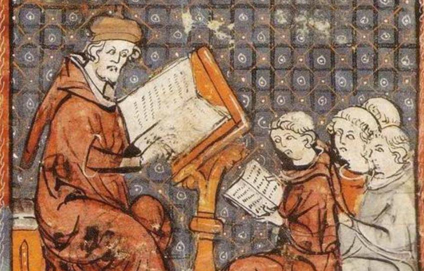 中世纪时期，封建王权扶持大学兴起，推动欧洲社会变革