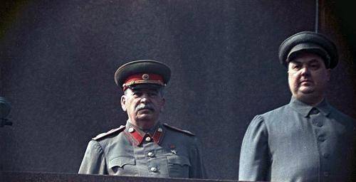 1932年，苏联最高领导人斯大林的妻子为何突然自杀？