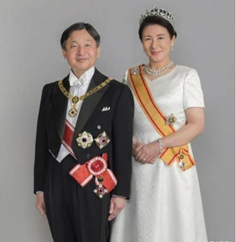 57岁雅子皇后好忙，除了养蚕还要陪同天皇亮相，即位2年终获认可