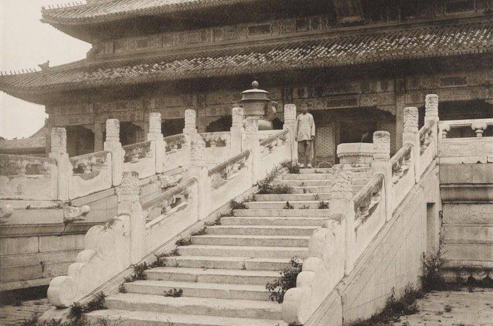 八国联军占领北京故宫后拍摄的老照片，竟成了珍贵的史料