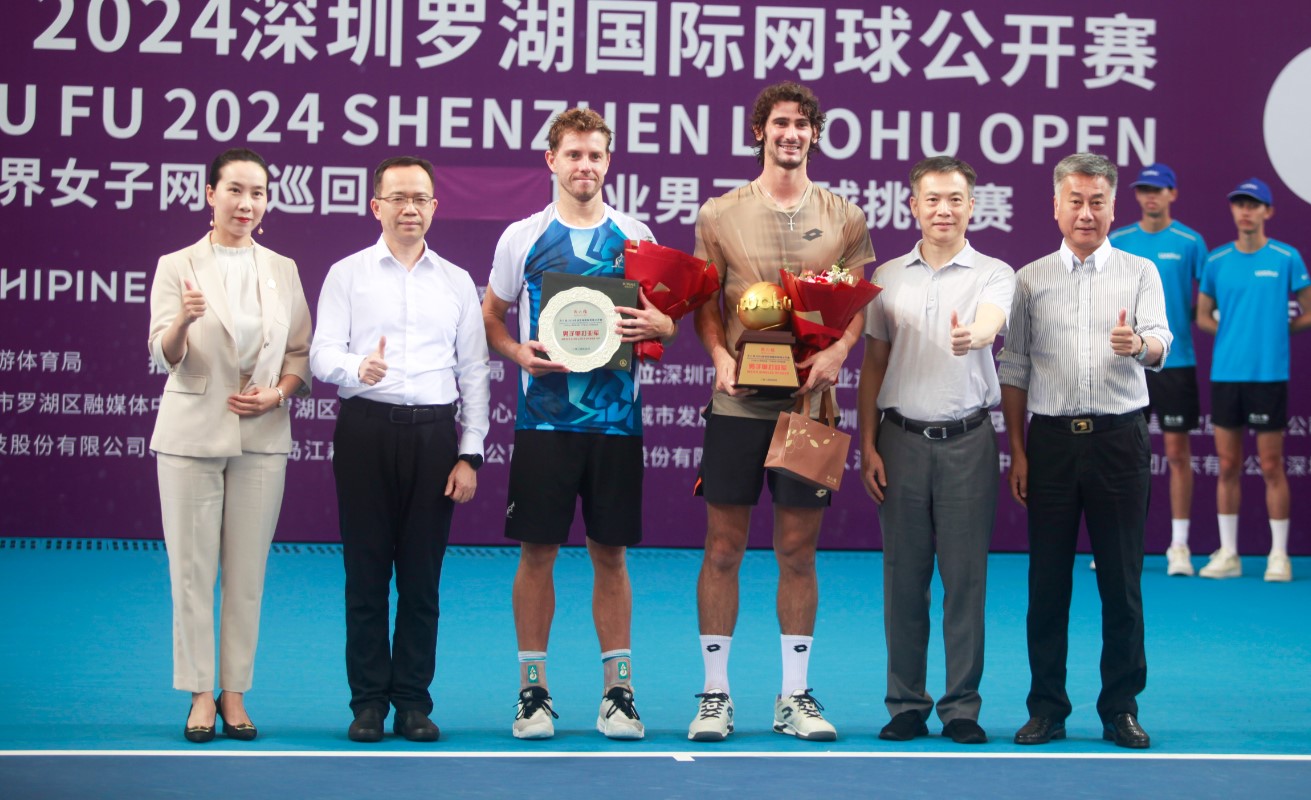 2024深圳罗湖国际网球公开赛：哈里斯直落两盘2-0击败达克沃斯斩获男单冠军！